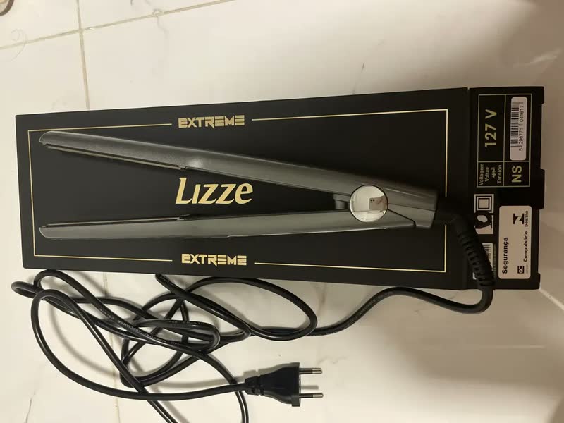 foto de Prancha de Cabelo Lizz Professional Extreme, de Titânio Iônico, Bivolt e com Anti-Frizz