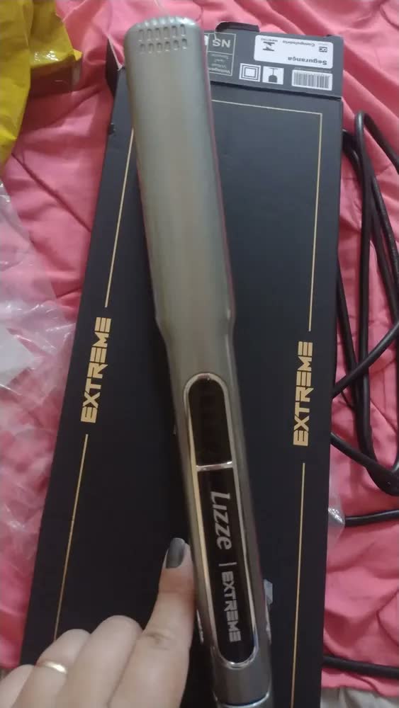 foto de Prancha de Cabelo Lizz Professional Extreme, de Titânio Iônico, Bivolt e com Anti-Frizz