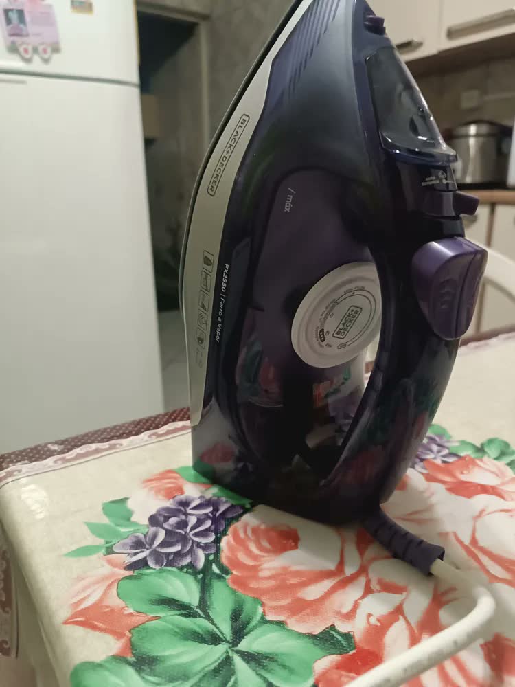 foto de Ferro De Passar Roupa À Seco Ou Vapor Black Decker Fx2550
