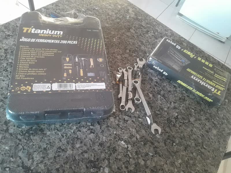 foto de Kit Jogo Ferramentas 246 Peças Maleta Serviço Gerais Cor Preto Com Amarelo