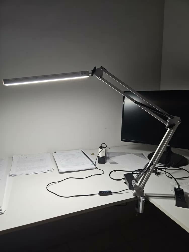 foto de Luminaria De Mesa Articulável Flexível Com Luz De Led Usb