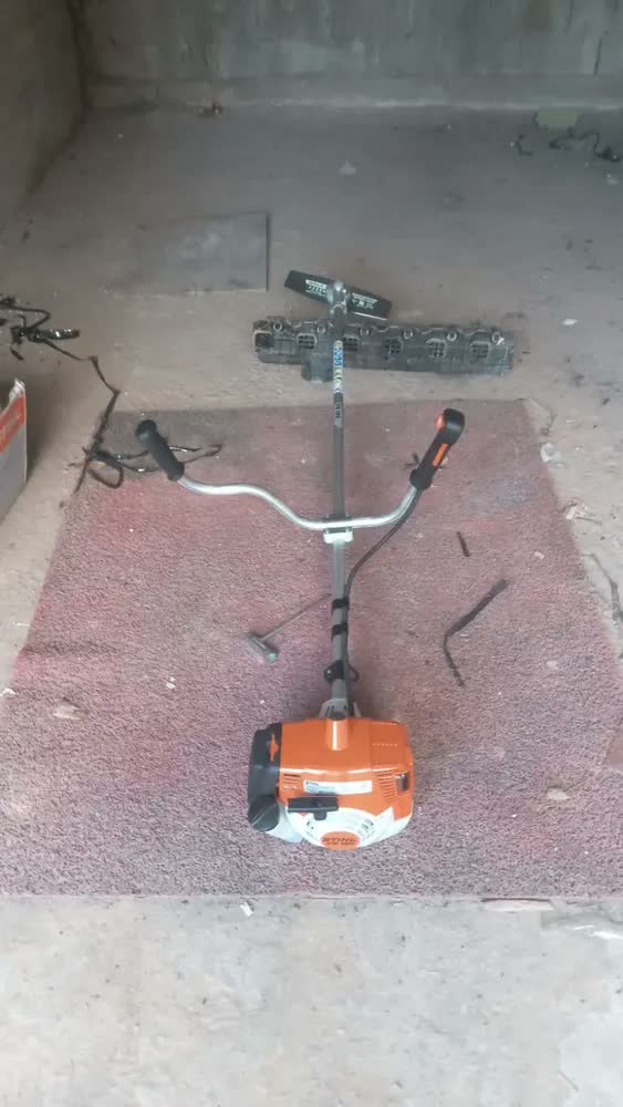 foto de Roçadeira STIHL À Gasolina 1.8cv Fs 120 C/ Lâmina De 2 Pontas Stihl