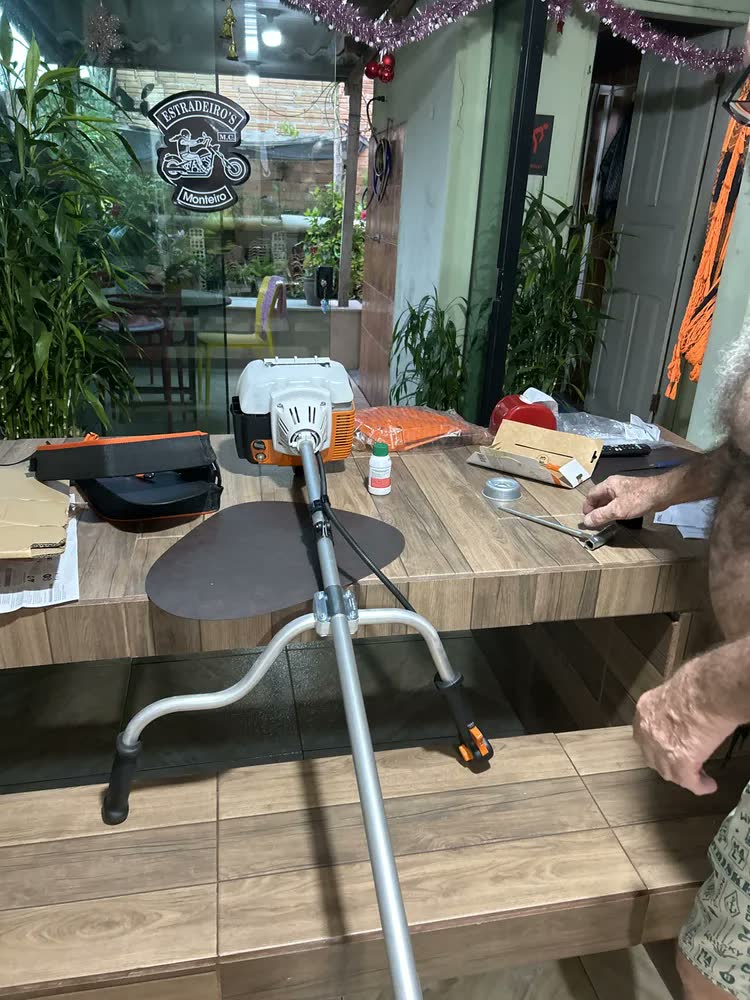 foto de Roçadeira STIHL À Gasolina 1.8cv Fs 120 C/ Lâmina De 2 Pontas Stihl