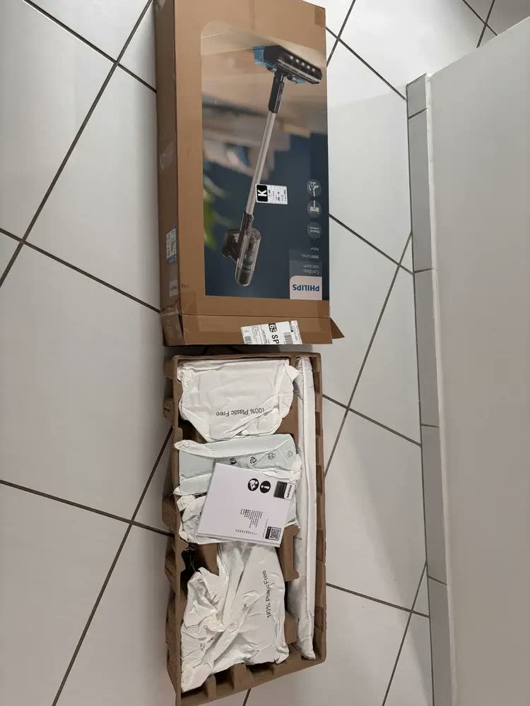 foto de Aspirador de Pó Vertical Aqua Philips XC3133/01