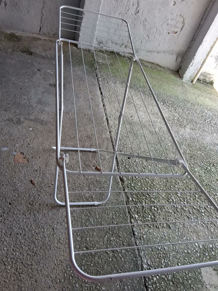 foto de Varal Roupa Chão Com Abas Grande 20kg Retrátil Dobrável