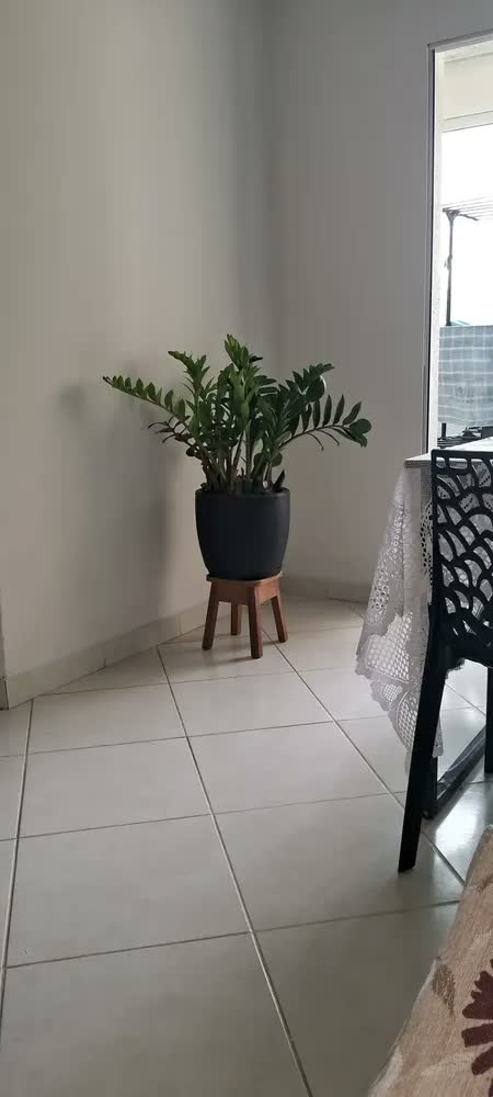 foto de Vaso Grande Cone Decorativo Polietileno Planta Jardim Varand
