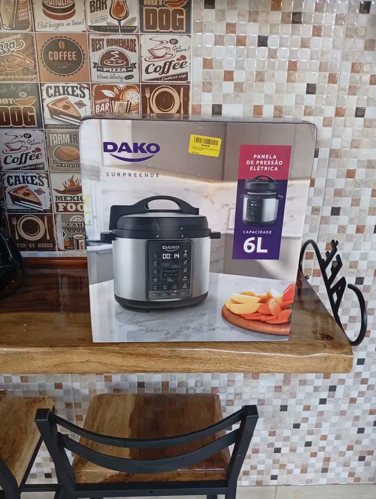foto de Panela De Pressão Elétrica Dako 1000w 6l Multifunções Preta Cor Preto Frequência 60 Hz