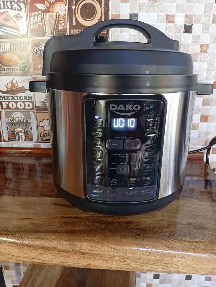 foto de Panela De Pressão Elétrica Dako 1000w 6l Multifunções Preta Cor Preto Frequência 60 Hz