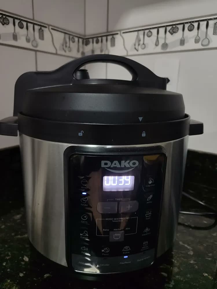 foto de Panela De Pressão Elétrica Dako 1000w 6l Multifunções Preta Cor Preto Frequência 60 Hz