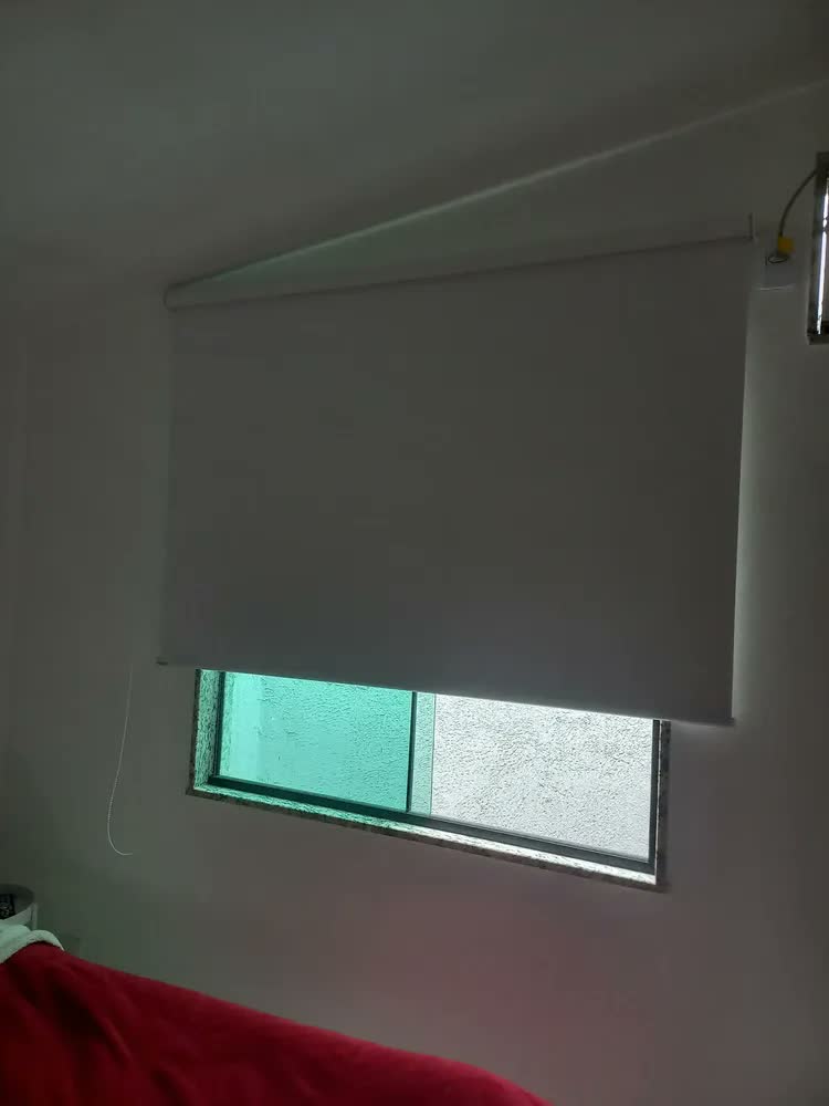 foto de Cortina Rolo Blackout 0% 1,30 L X 1,30 A Escurecer Quarto Cor Branco