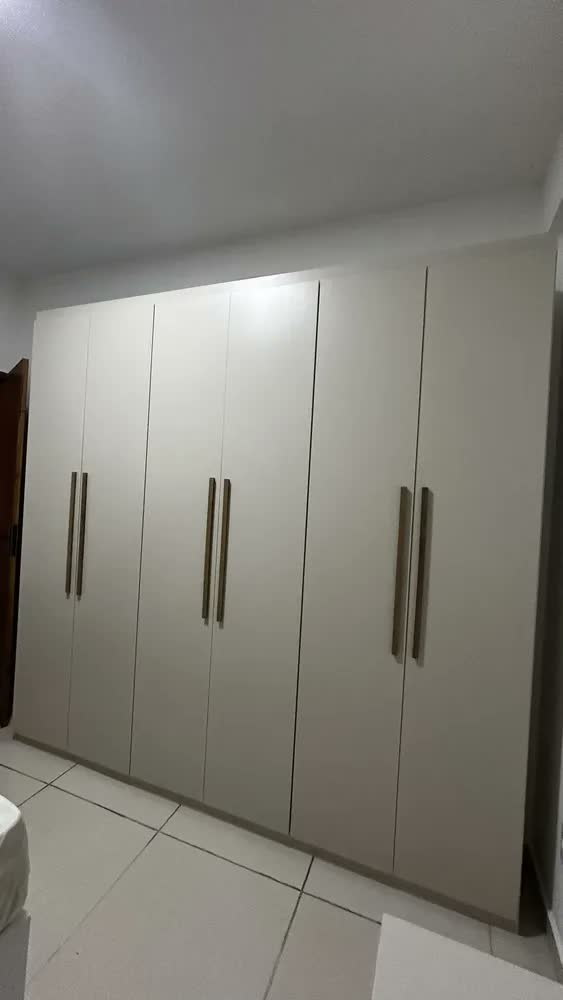 foto de Guarda Roupa Casal Bartira Genova Com 6 Portas 3 Gavetas Cor Grafite