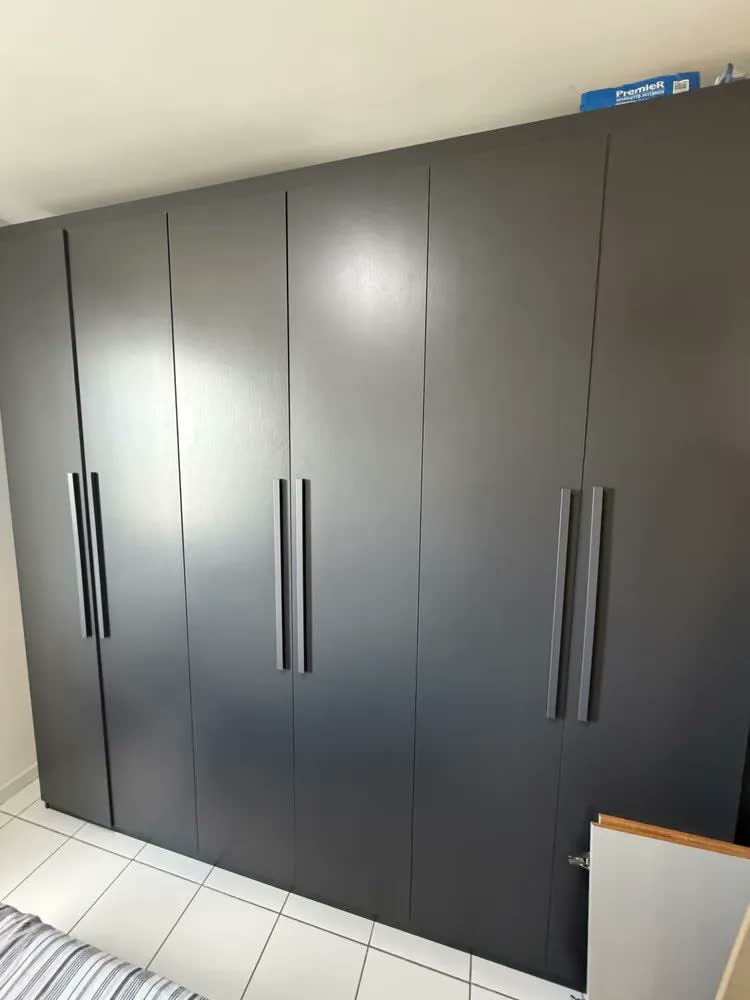 foto de Guarda Roupa Casal Bartira Genova Com 6 Portas 3 Gavetas Cor Grafite