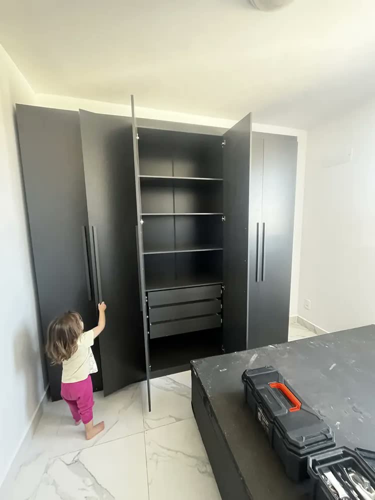 foto de Guarda Roupa Casal Bartira Genova Com 6 Portas 3 Gavetas Cor Grafite