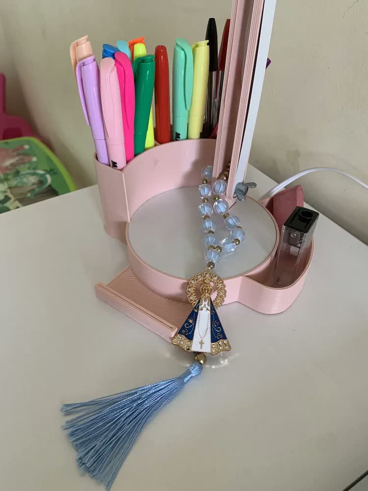 foto de Abajur Luminária Articulada Porta Lápis Home Office Estudo Cúpula Salmão Estrutura Salmão/Branco