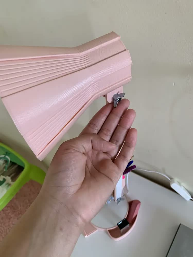 foto de Abajur Luminária Articulada Porta Lápis Home Office Estudo Cúpula Salmão Estrutura Salmão/Branco