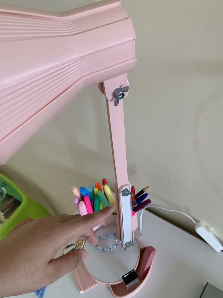 foto de Abajur Luminária Articulada Porta Lápis Home Office Estudo Cúpula Salmão Estrutura Salmão/Branco