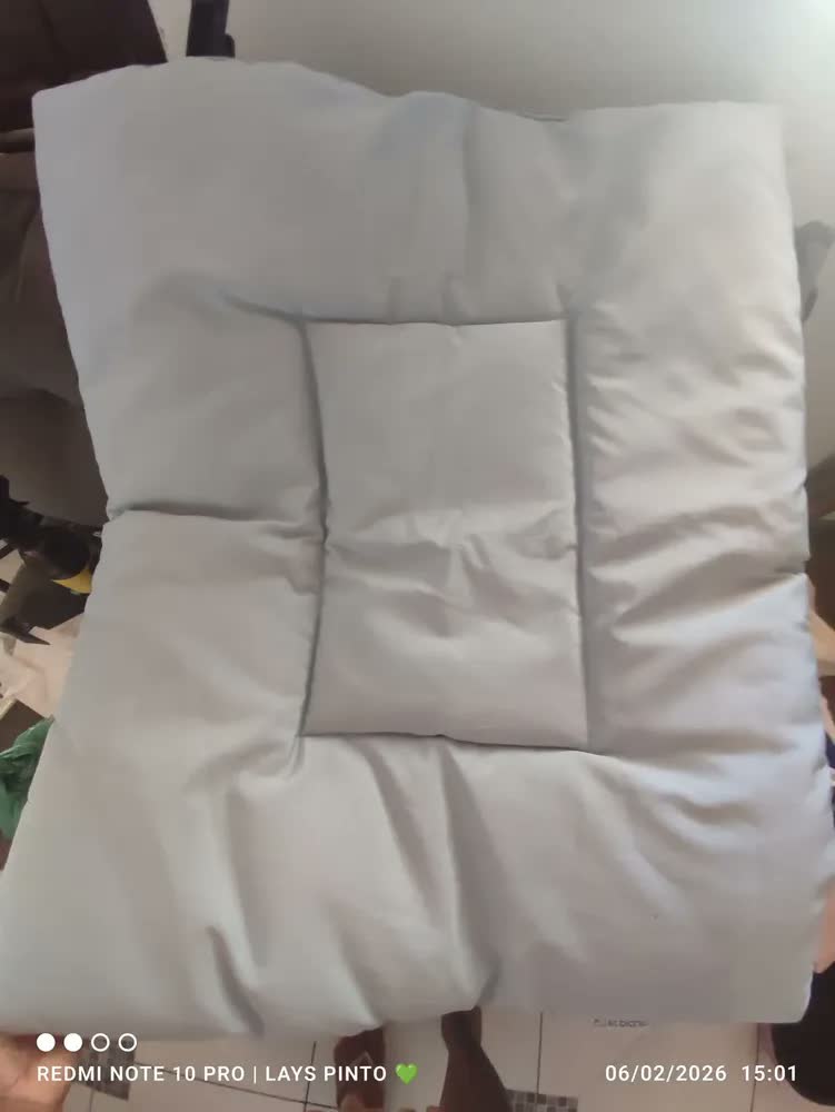 foto de Colchonete Pet Impermeável Cama Cachorro Caminha Pet 80x60 Cor Cinza-escuro Desenho Liso
