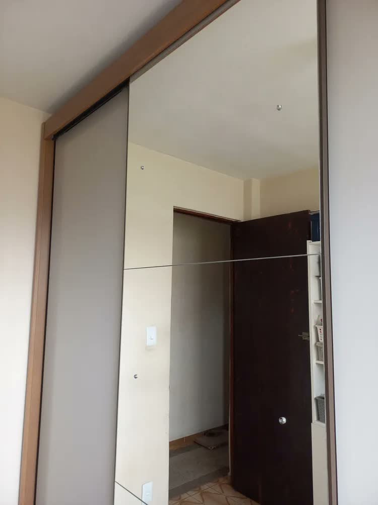 foto de Guarda Roupa Casal Horizonte Cumaru 3 Portas Correr Espelho MDF