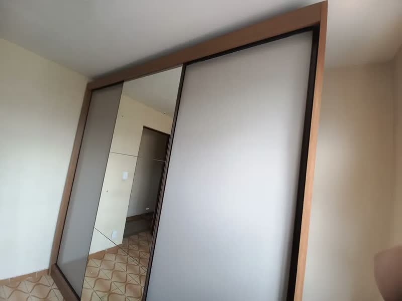 foto de Guarda Roupa Casal Horizonte Cumaru 3 Portas Correr Espelho MDF