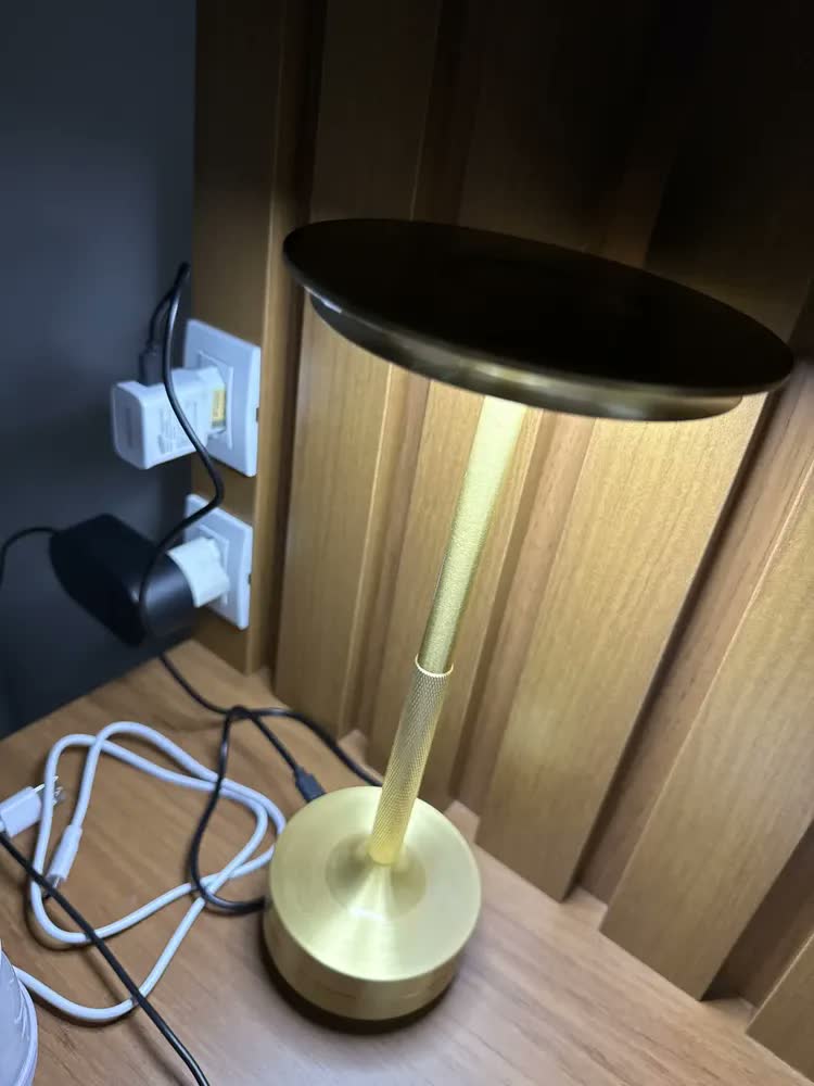 foto de Luminária Abajur Moderna Sem Fio Recarregável Com Dimmer Led