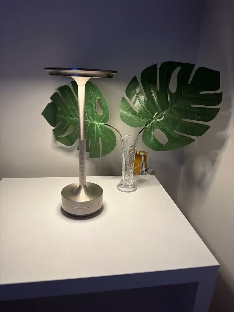 foto de Luminária Abajur Moderna Sem Fio Recarregável Com Dimmer Led