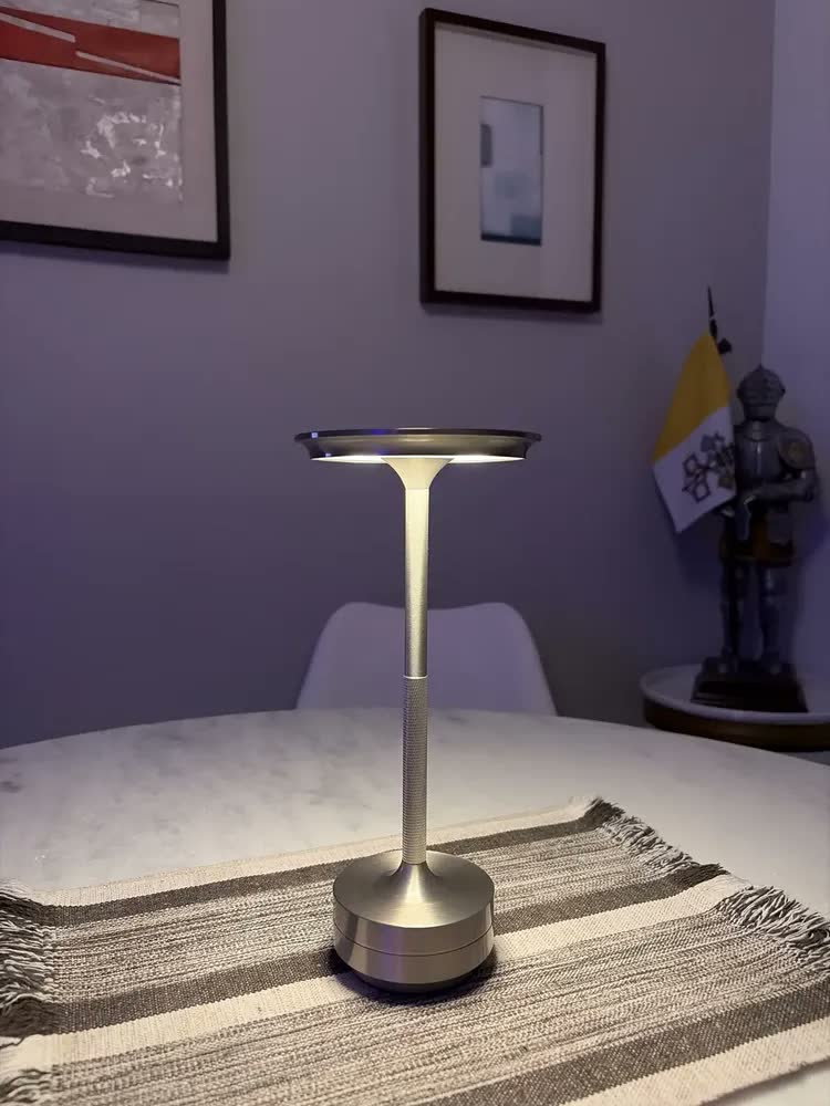 foto de Luminária Abajur Moderna Sem Fio Recarregável Com Dimmer Led