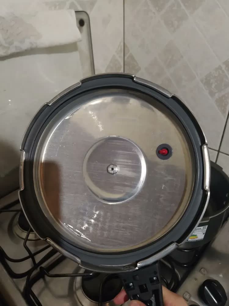 foto de Jogo 2 Panela De Pressao 4,5 Litros E 3 Litros Antiaderente Cor Vermelho