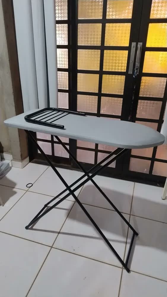 foto de Tabua De Passar Roupa Reforçada Profissional Compacta De Aço Cor Cinza Lisa