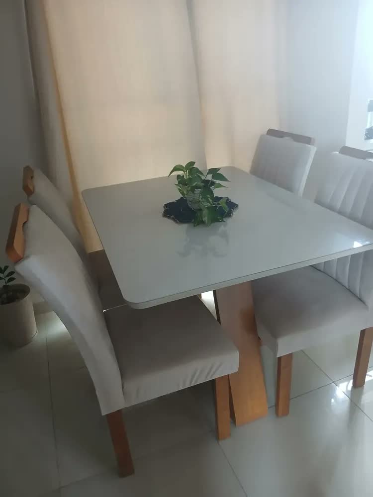 foto de Conjunto Mesa Jantar Vidro 4 Cadeiras Madeira Cinza Kyra Cel Móveis