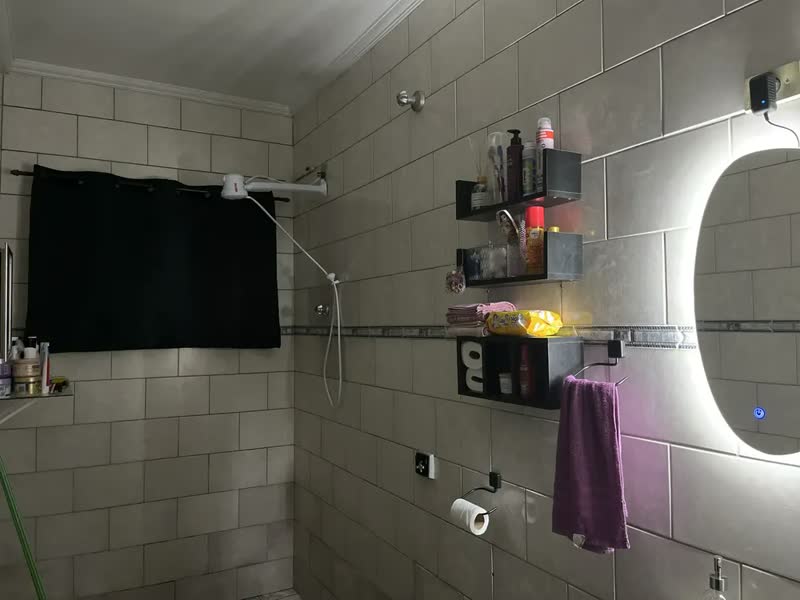 foto de Cortina Janela De Banheiro Em Tecido Blackout - 1,10m  X  90