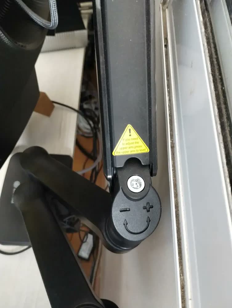 foto de Suporte Articulado com Pistão a Gás Para Dois Monitores Zinnia Nimbo 210 Preto 13 a 32 Pol com Braços Articulados e Design Discreto