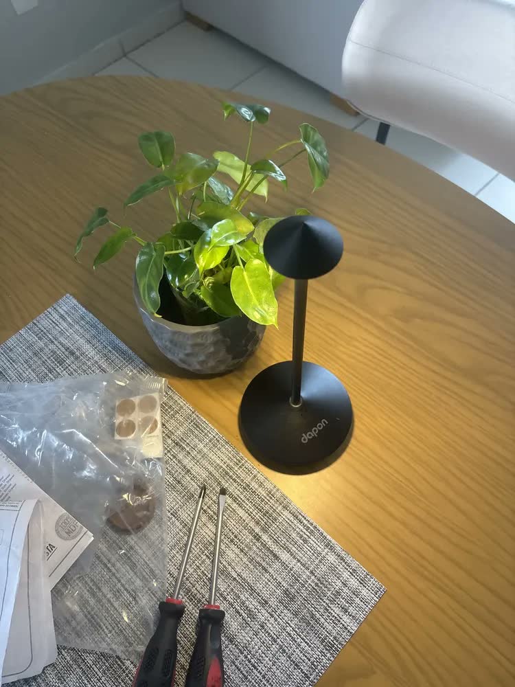 foto de Luminária De Mesa Dapon Dp062 Portátil 3 Níveis De Luz Cor Preto