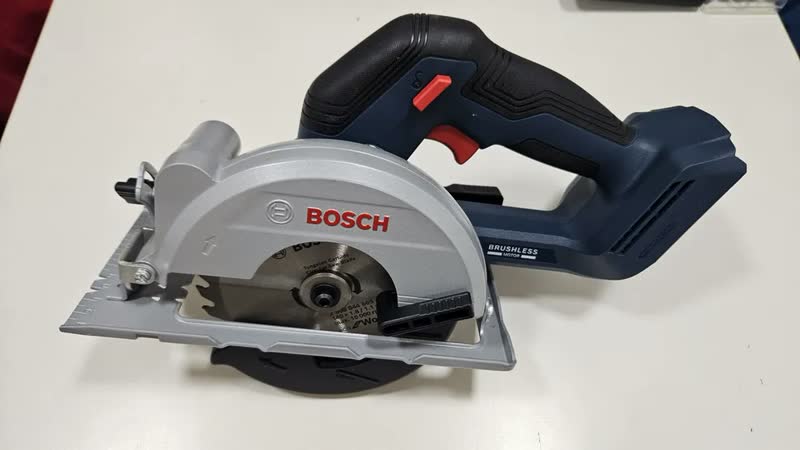 foto de Serra Circular GKS -51 A Bateria Bosch GKS -51 Madeira Sem Escova