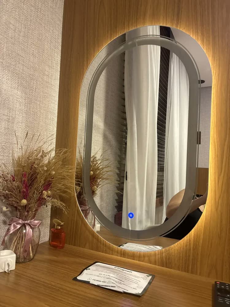 foto de Espelho Oval LED 80x50 Touch Screen Para Maquiagem Luz Frente e Atrás