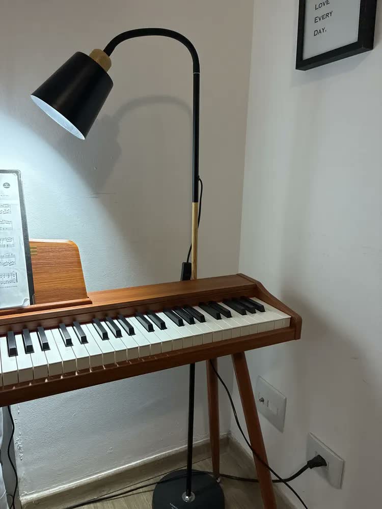 foto de Luminária Abajur Metal Articulada Pedestal Chão Coluna Leitura Cúpula Preto Flexivel 1,6m 110v 220v Bravvi