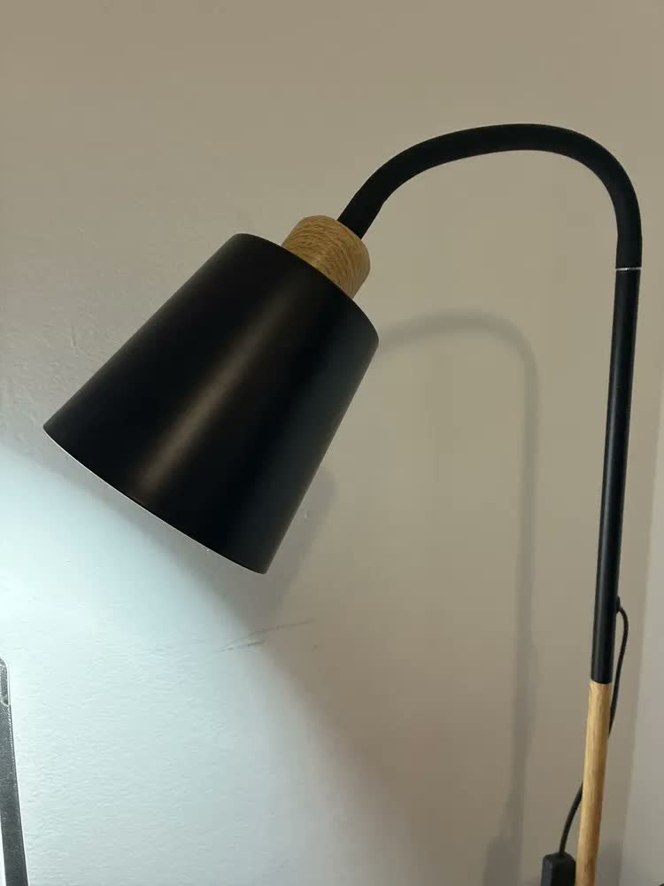 foto de Luminária Abajur Metal Articulada Pedestal Chão Coluna Leitura Cúpula Preto Flexivel 1,6m 110v 220v Bravvi