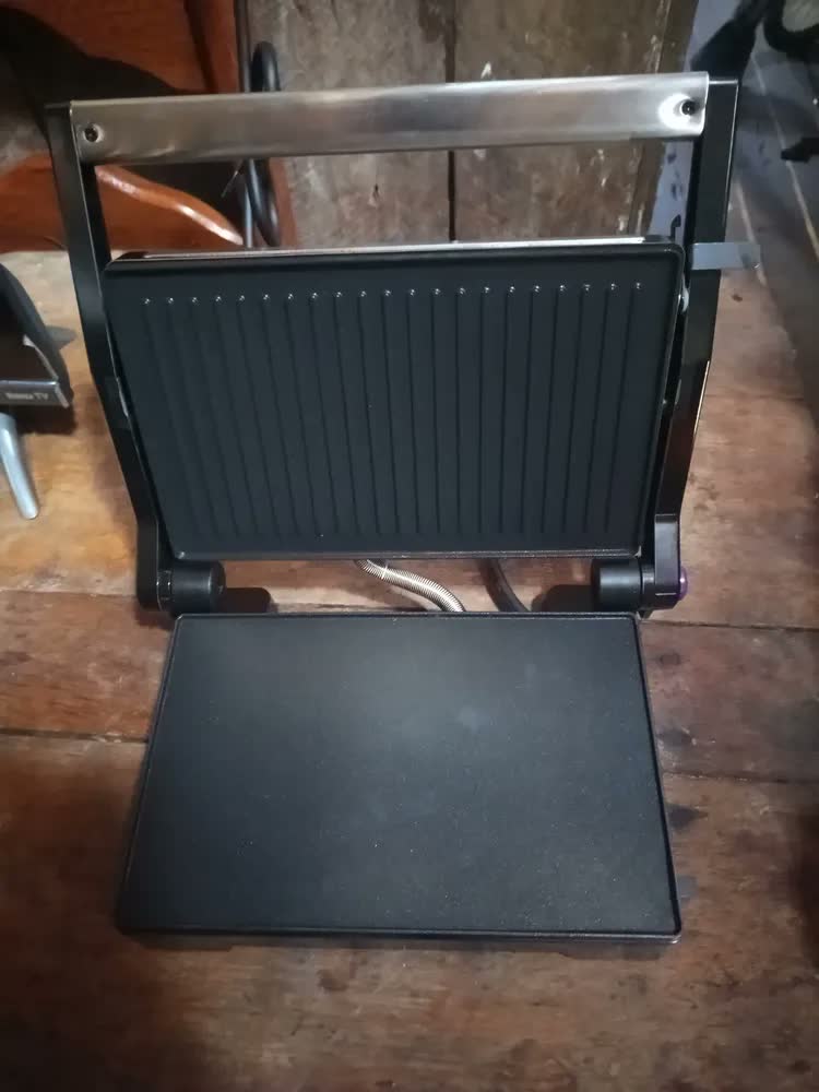 foto de Sanduicheira E Grill 2 Em 1 Elétrico Dako Potência 1000w Cor Inox