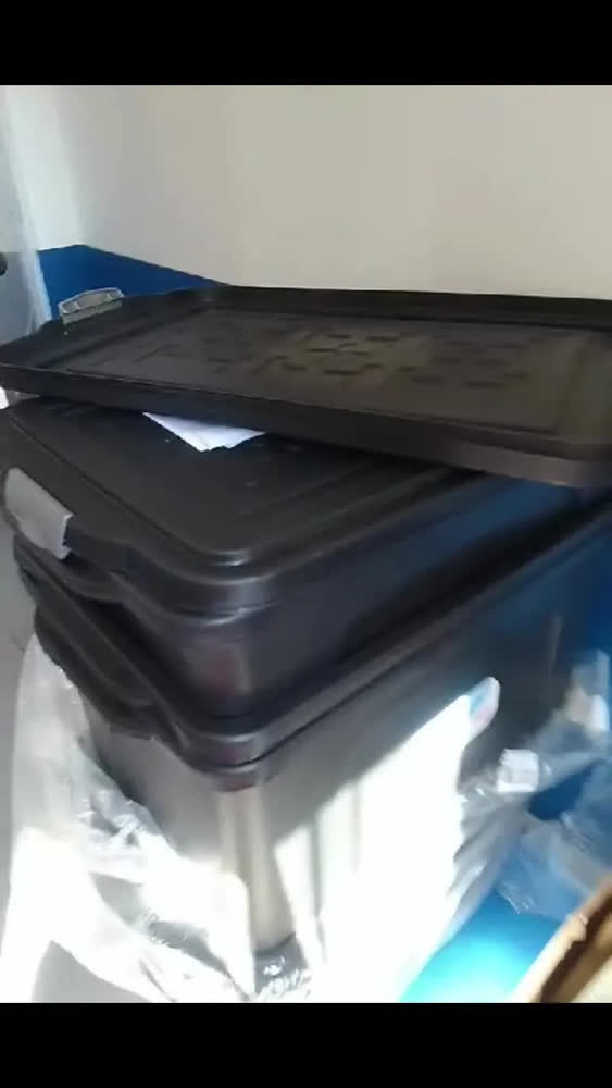 foto de Caixa Organizadora Preta de Plástico Com Tampa e Trava 70 Litros