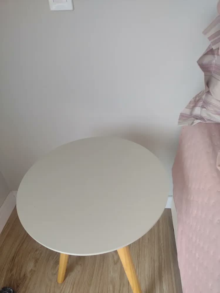 foto de Mesa De Cabeceira Para Quarto Redonda Bide Cama Tripé Pés Palito De Madeira Mesinha De Apoio Classic Retro Cor Freijó