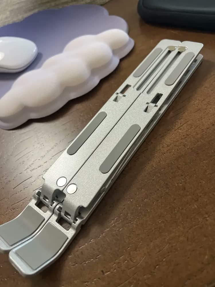 foto de Suporte Para Notebook Ergonômico Dobrável Portátil Alumínio Prata 17 Polegadas