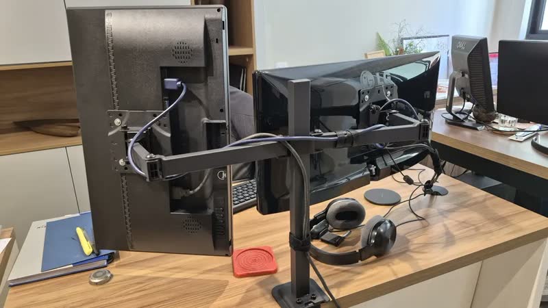 foto de Suporte 2 Monitor Tv Aço Mesa Articulad Vesa Ajuste Cor Black
