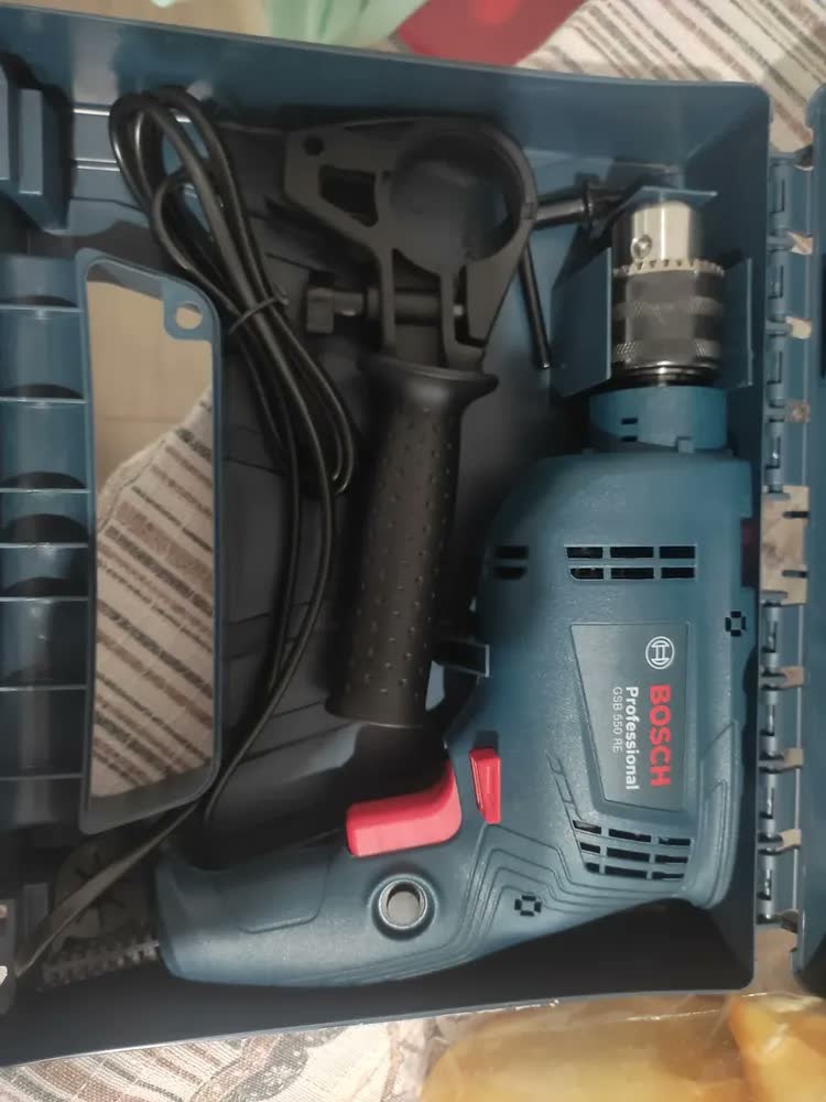 foto de Furadeira De Impacto E Parafusadeira Bosch Gsb 550 + Maleta