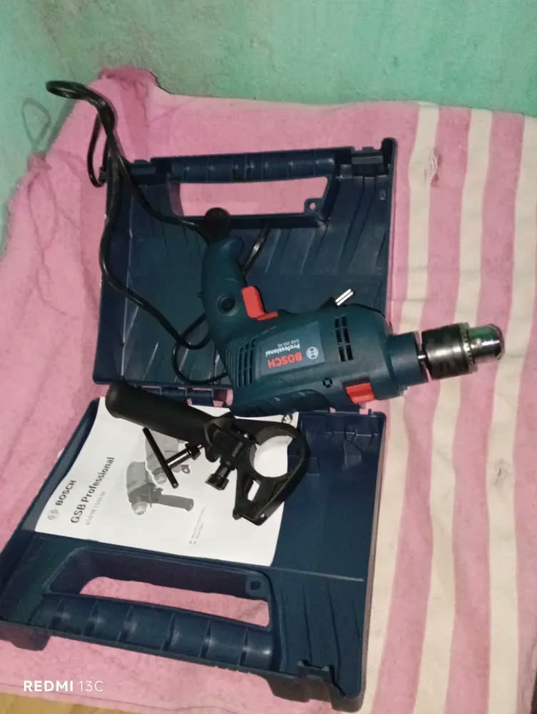 foto de Furadeira De Impacto E Parafusadeira Bosch Gsb 550 + Maleta