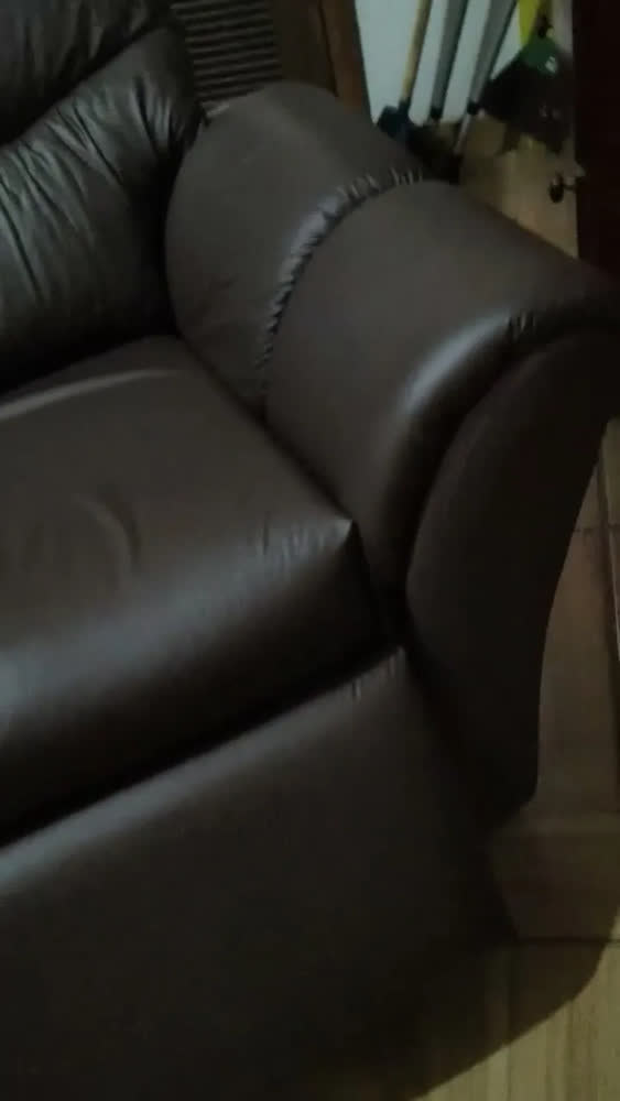 foto de Poltrona Cadeira Do Papai Com Encosto Macio Reclinável E Retrátil Revestido Em Corino Para Sala De Descanso E Amamentação Cor Bege