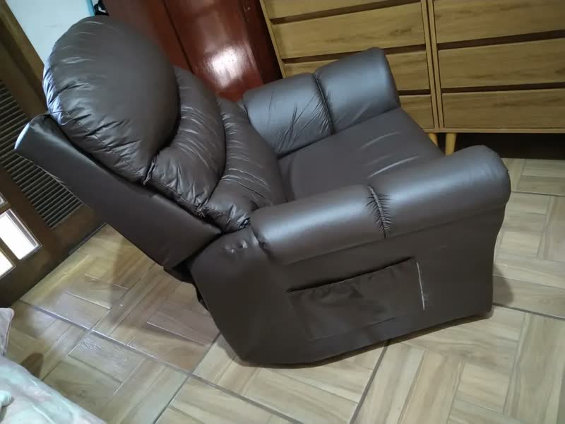foto de Poltrona Cadeira Do Papai Com Encosto Macio Reclinável E Retrátil Revestido Em Corino Para Sala De Descanso E Amamentação Cor Bege