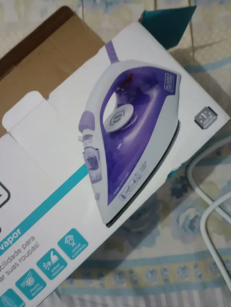 foto de Ferro De Passar Roupa À Seco Ou Vapor Black Decker Fx1050 Roxo 127V