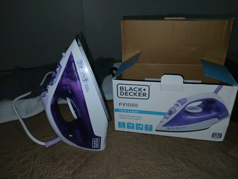 foto de Ferro De Passar Roupa À Seco Ou Vapor Black Decker Fx1050 Roxo 127V