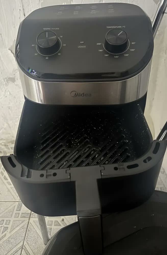 foto de Fritadeira Air Fryer 4,5l Widemax Com Interior De Alumínio 1500w Midea