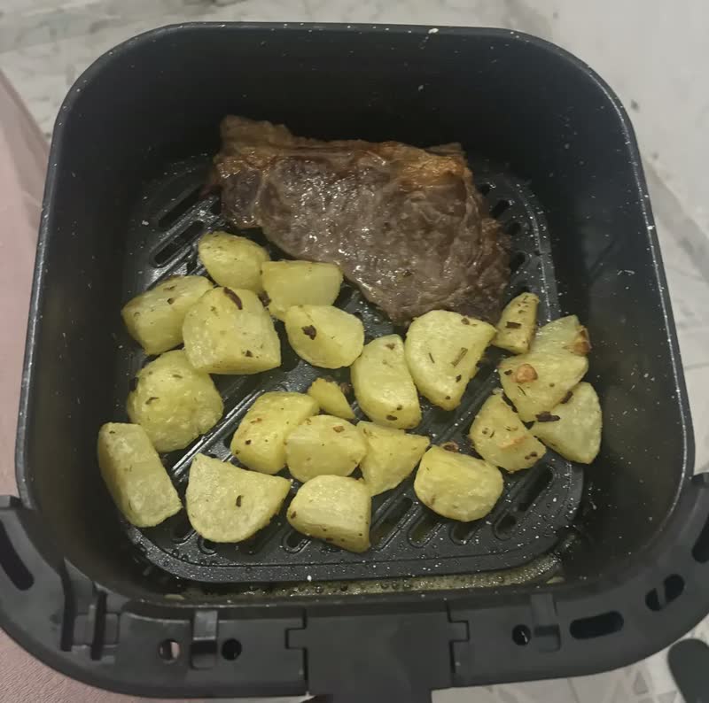 foto de Fritadeira Air Fryer 4,5l Widemax Com Interior De Alumínio 1500w Midea