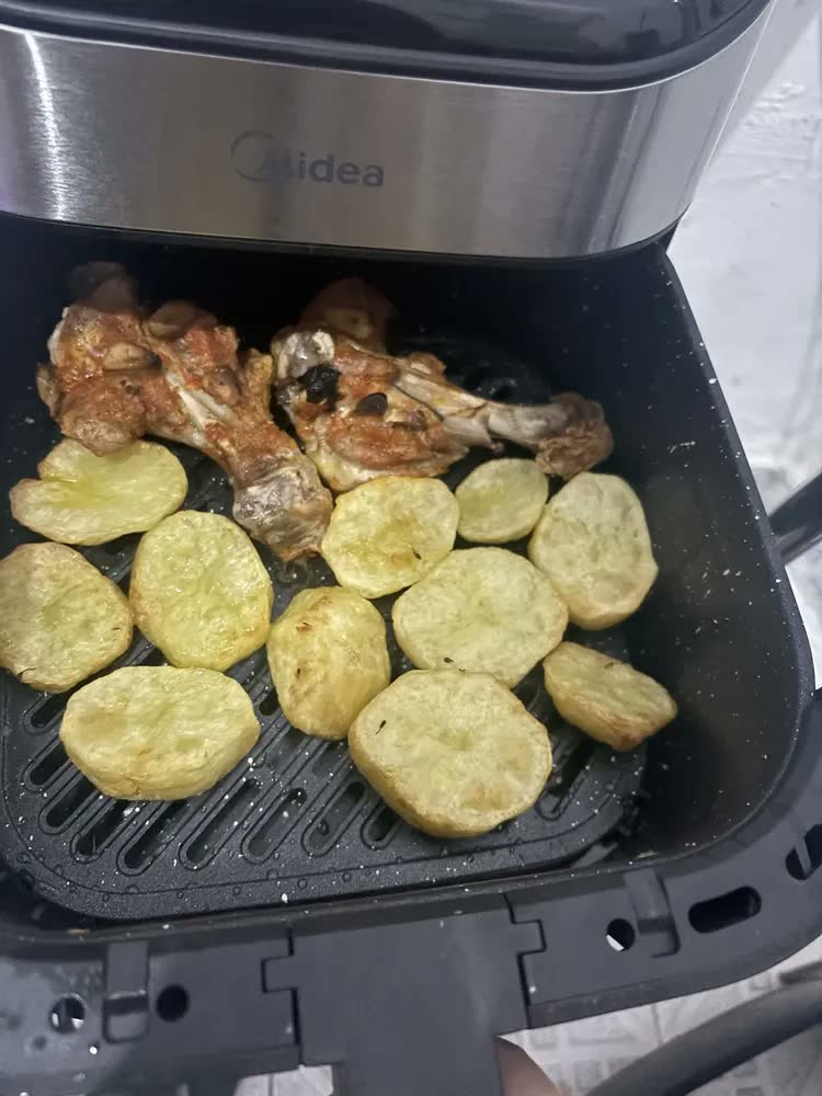 foto de Fritadeira Air Fryer 4,5l Widemax Com Interior De Alumínio 1500w Midea